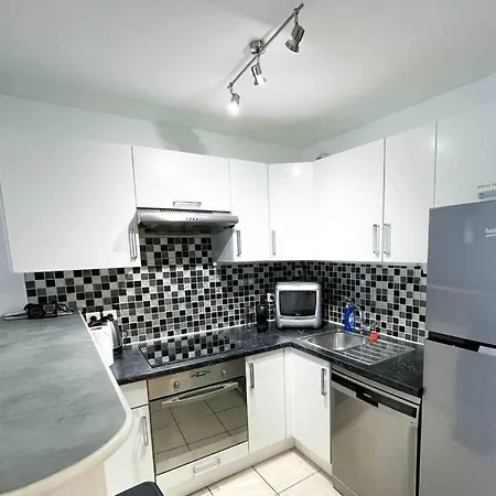 Modern One Bedroom In * カンヌ