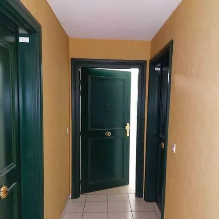 Апартаменты Modern One Bedroom In