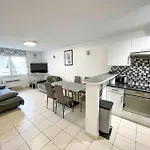 Modern One Bedroom In Apartment