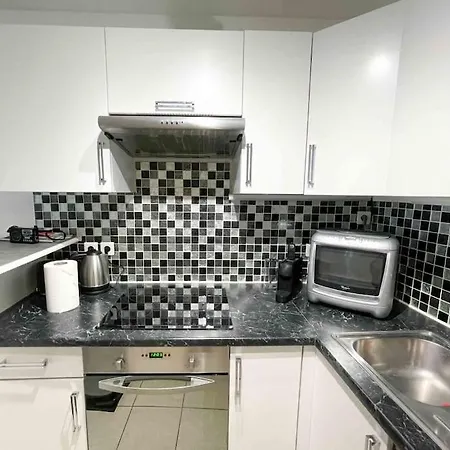Modern One Bedroom In Apartament *
