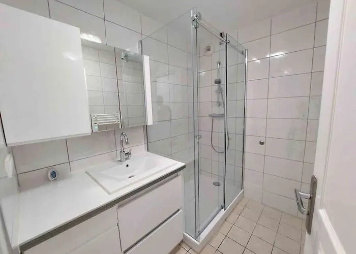 Modern One Bedroom In Апартаменты *