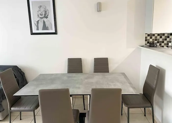 Modern One Bedroom In Апартаменты *