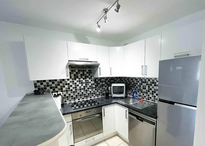 Modern One Bedroom In * Канны