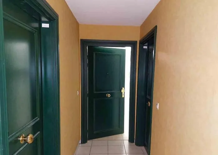 Апартаменты Modern One Bedroom In