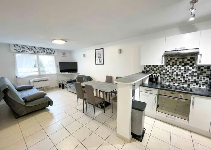 Modern One Bedroom In Апартаменты